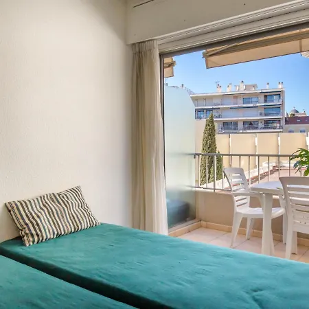 شقة Proche Et Commerces Avec Clim, Wi-fi Et Balcon - Fr-1-466a-30