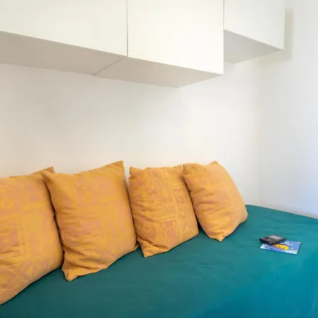 شقة Proche Et Commerces Avec Clim, Wi-fi Et Balcon - Fr-1-466a-30 *